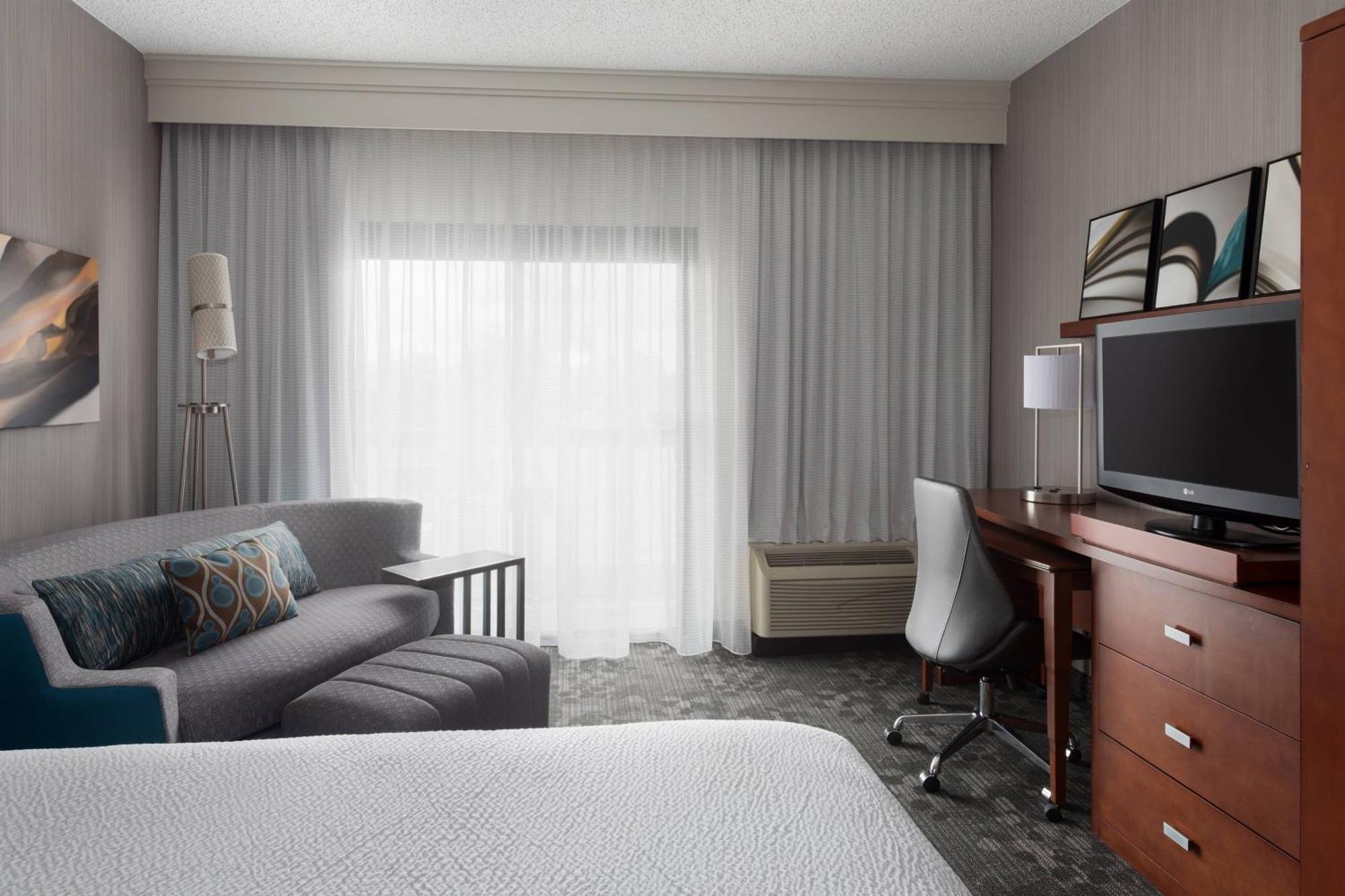 คอร์ตยาร์ด ซีราคิวส์ แคเรียร์ เซอร์เคิล Hotel อีสต์ซีราคิวส์ ภายนอก รูปภาพ