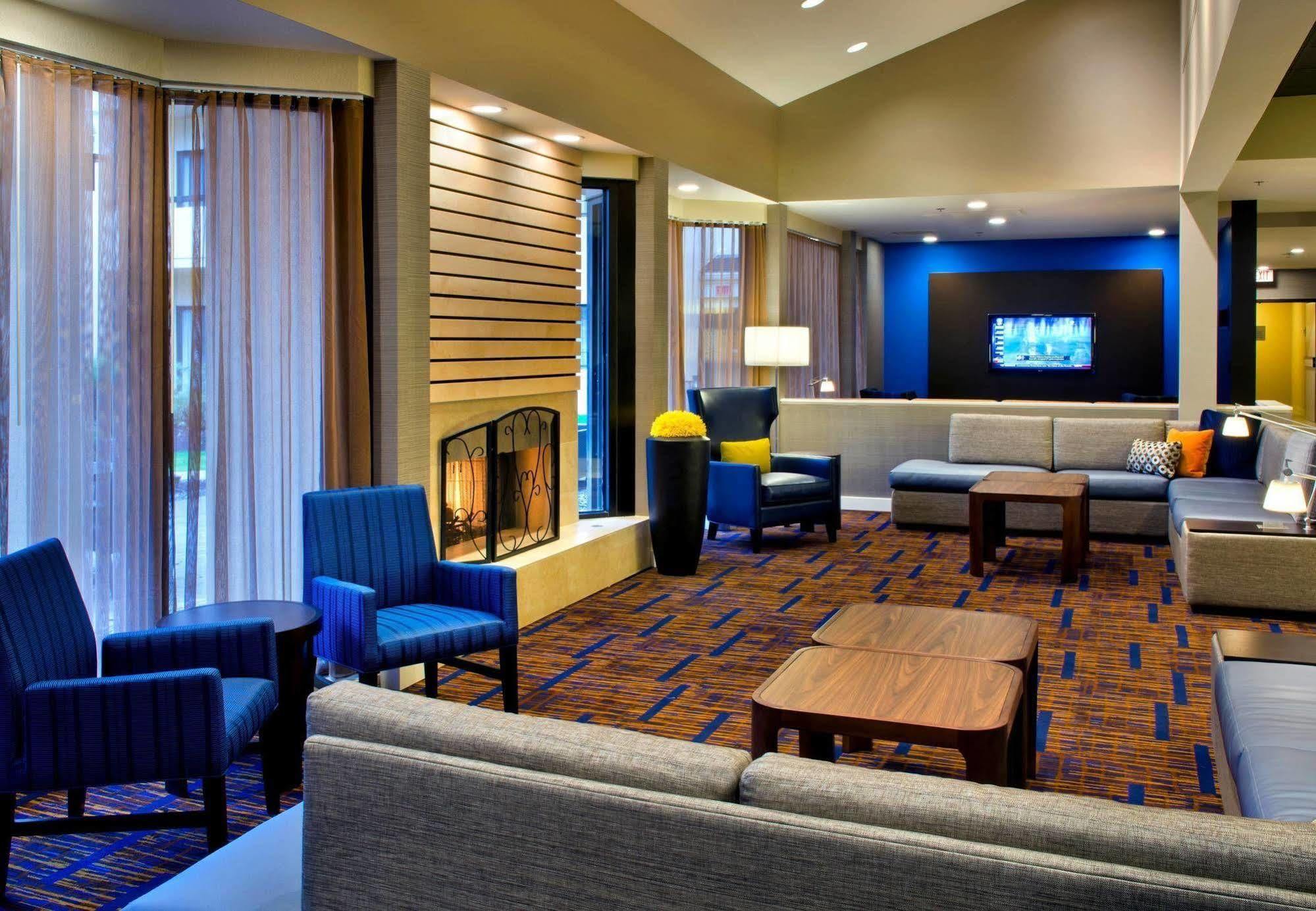 คอร์ตยาร์ด ซีราคิวส์ แคเรียร์ เซอร์เคิล Hotel อีสต์ซีราคิวส์ ภายนอก รูปภาพ