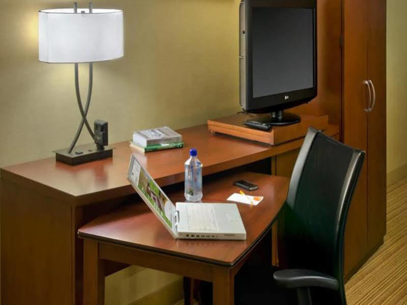 คอร์ตยาร์ด ซีราคิวส์ แคเรียร์ เซอร์เคิล Hotel อีสต์ซีราคิวส์ ภายนอก รูปภาพ