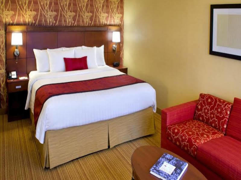 คอร์ตยาร์ด ซีราคิวส์ แคเรียร์ เซอร์เคิล Hotel อีสต์ซีราคิวส์ ภายนอก รูปภาพ
